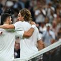 Novak Djokovic și Stefanos Tsitsipas după meciul de la Wimbledon 2026, din turul 2 Foto: Imago Images