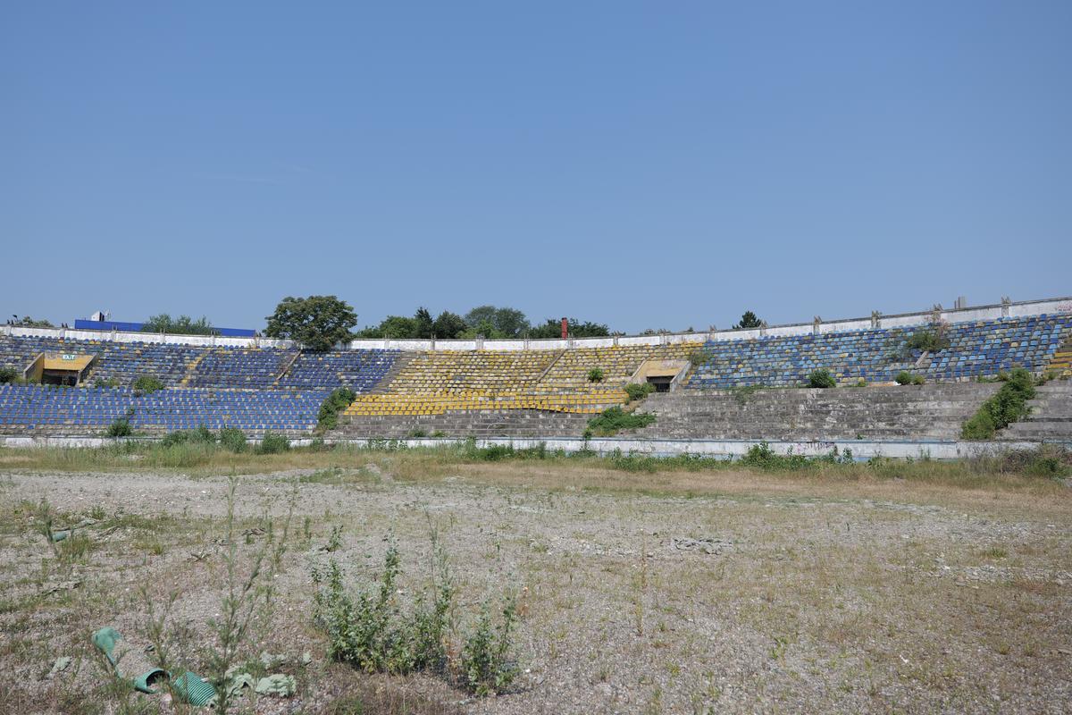 Arena din România pe care a jucat Arsenal a ajuns o junglă!