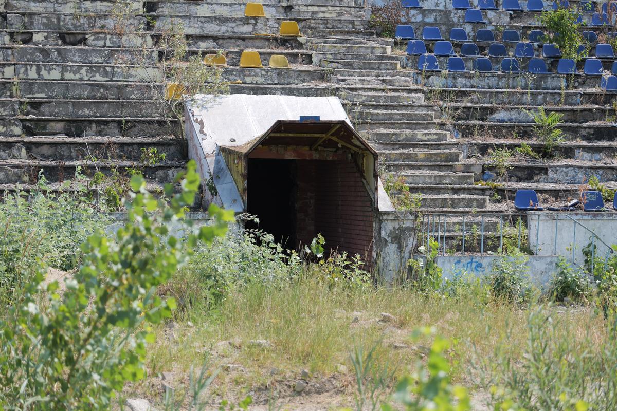 Arena din România pe care a jucat Arsenal a ajuns o junglă!