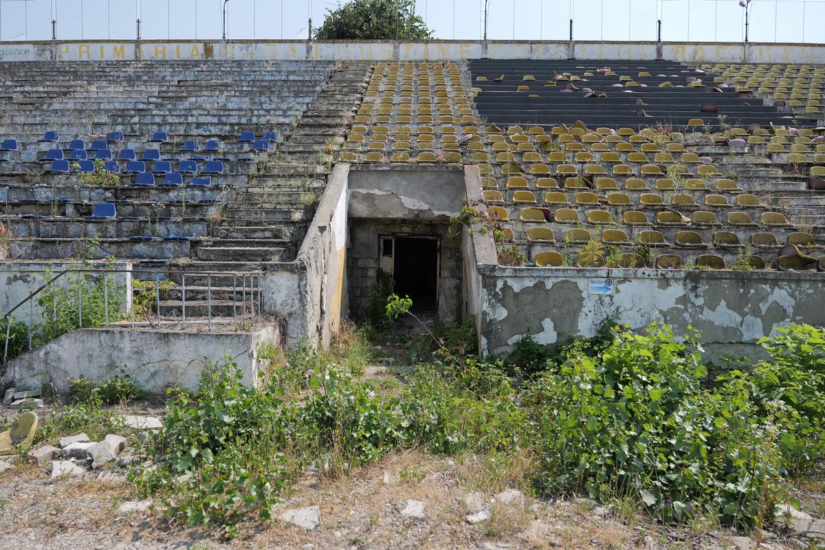Arena din România pe care a jucat Arsenal a ajuns o junglă!