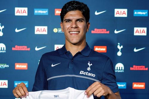 Tottenham l-a prezentat pe Mateus Fernandes