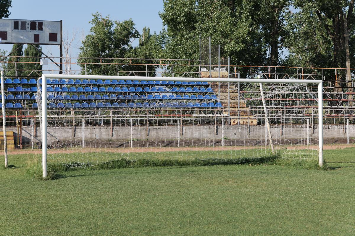 Cum arată Stadionul „Tineretului” din Urziceni // foto: Andrei Furnigă (GSP)