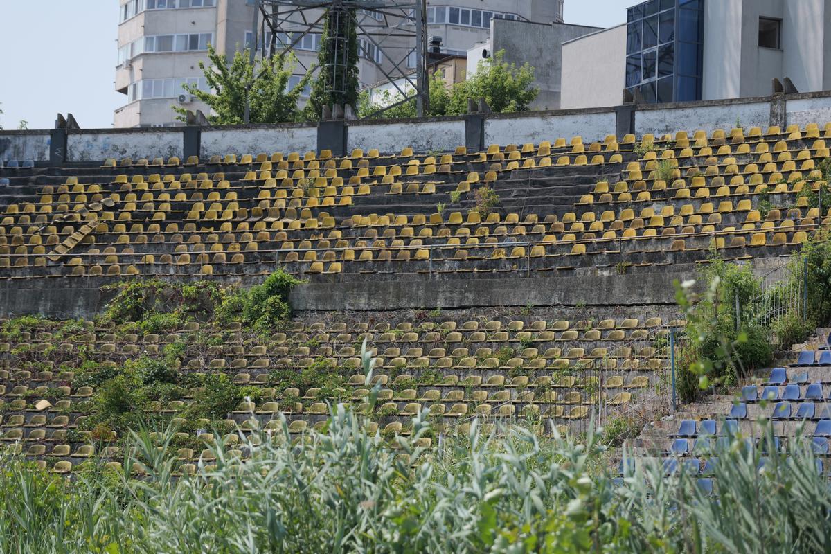 Arena din România pe care a jucat Arsenal a ajuns o junglă!