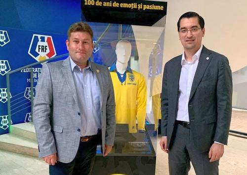 Ioan Duma, în stânga, alături de Răzvan Burleanu, președintele Federației Române de Fotbal / Sursă foto: facebook.com/paul.duma.92