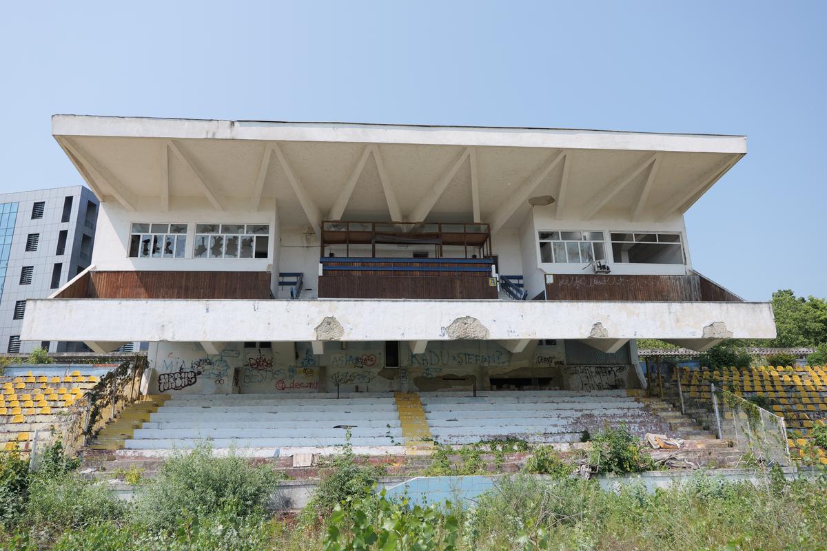 Arena din România pe care a jucat Arsenal a ajuns o junglă!