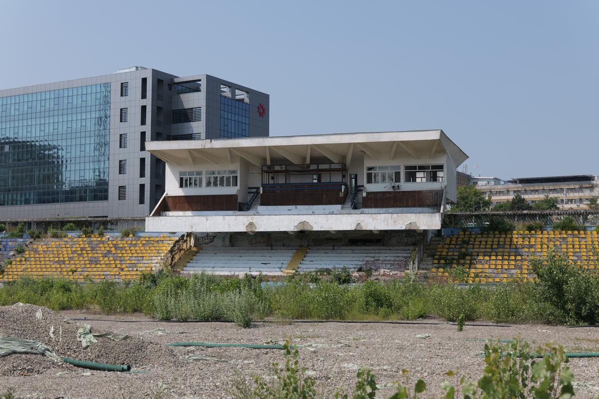 Arena din România pe care a jucat Arsenal a ajuns o junglă!