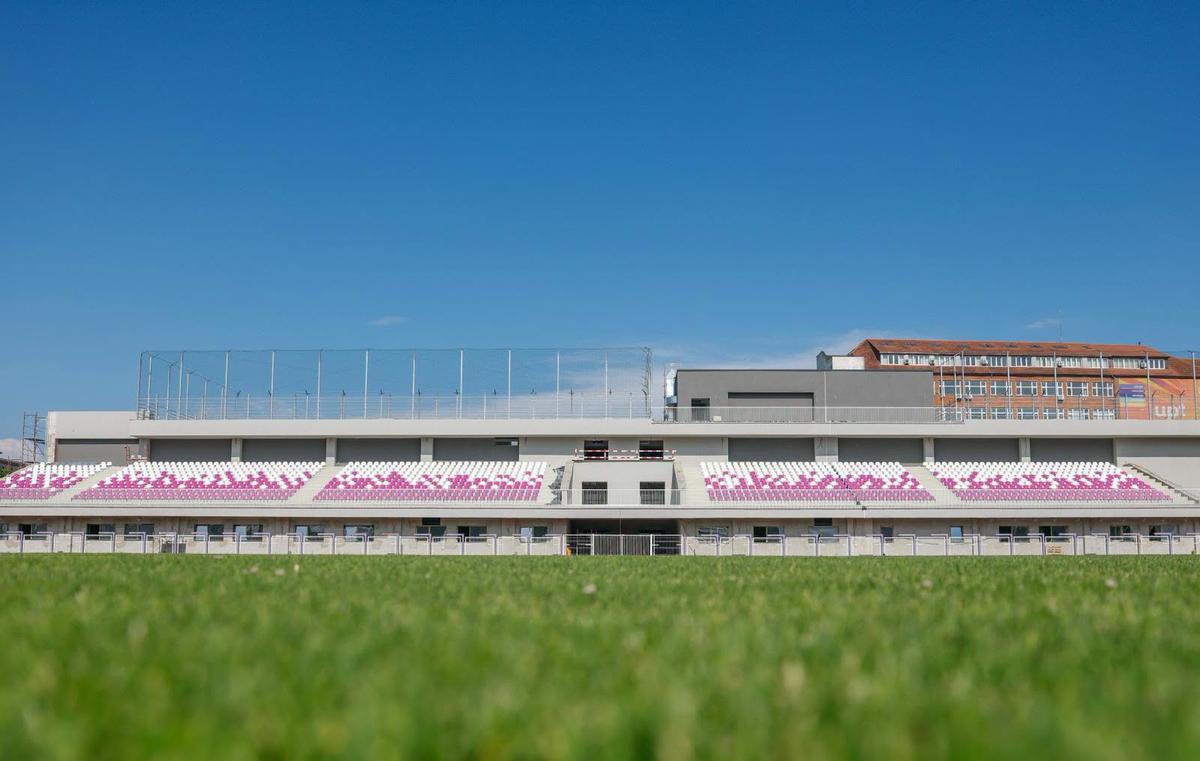 Schimbare incredibilă pe arena veche de 98 de ani » Imagini spectaculoase
