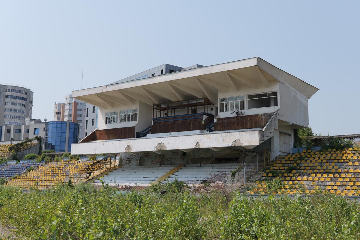 Arena din România pe care a jucat Arsenal a ajuns o junglă!