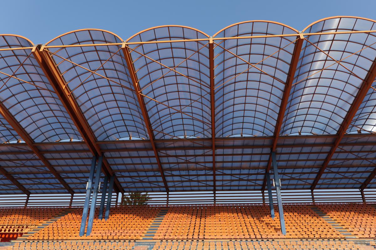 Cum arată stadionul din Piatra Neamț // foto: Andrei Furnigă (GSP)