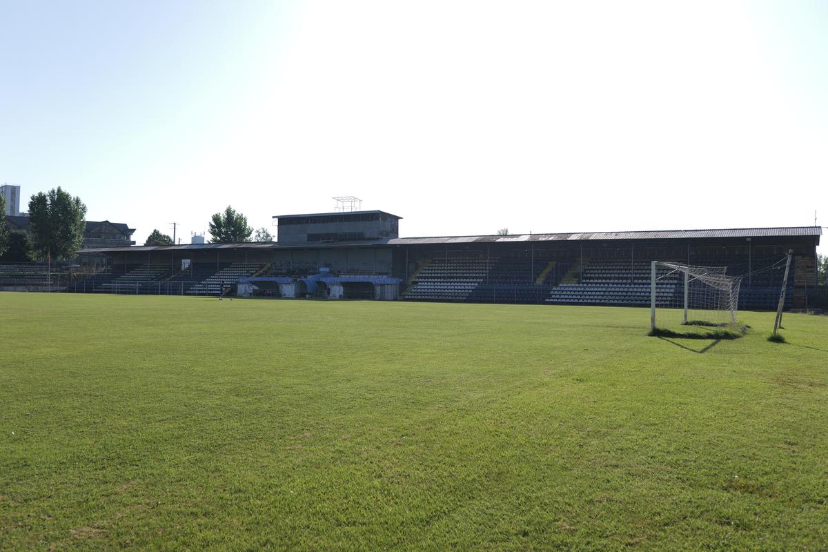 Cum arată Stadionul „Tineretului” din Urziceni // foto: Andrei Furnigă (GSP)
