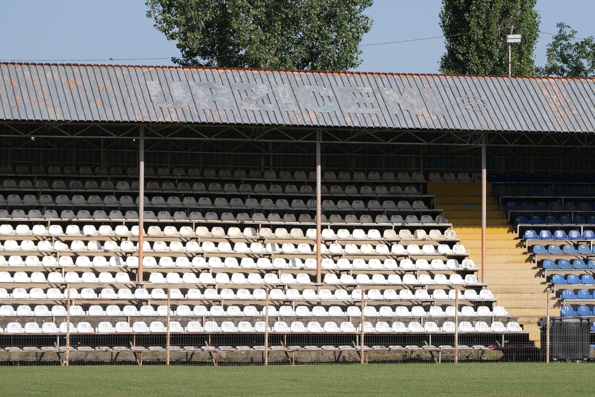 Cum arată Stadionul „Tineretului” din Urziceni // foto: Andrei Furnigă (GSP)