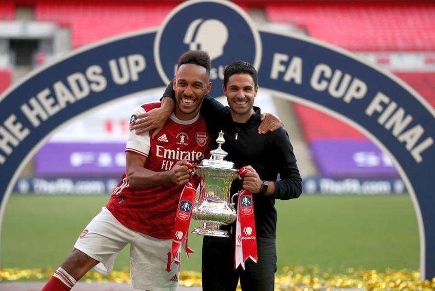 Aubameyang, alături de antrenorul Mikel Arteta // foto: Guliver/gettyimages