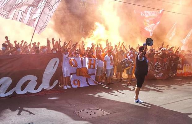 VIDEO Fanii Rapidului au făcut spectacol înaintea meciului cu Turris! Atmosferă incendiară în Regie