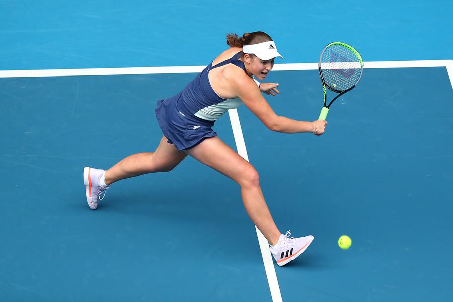 Jelena Ostapenko în acțiune FOTO Guliver/GettyImages Se văd deja efectele pandemiei de COVID-19 » Scad premiile în tenis!