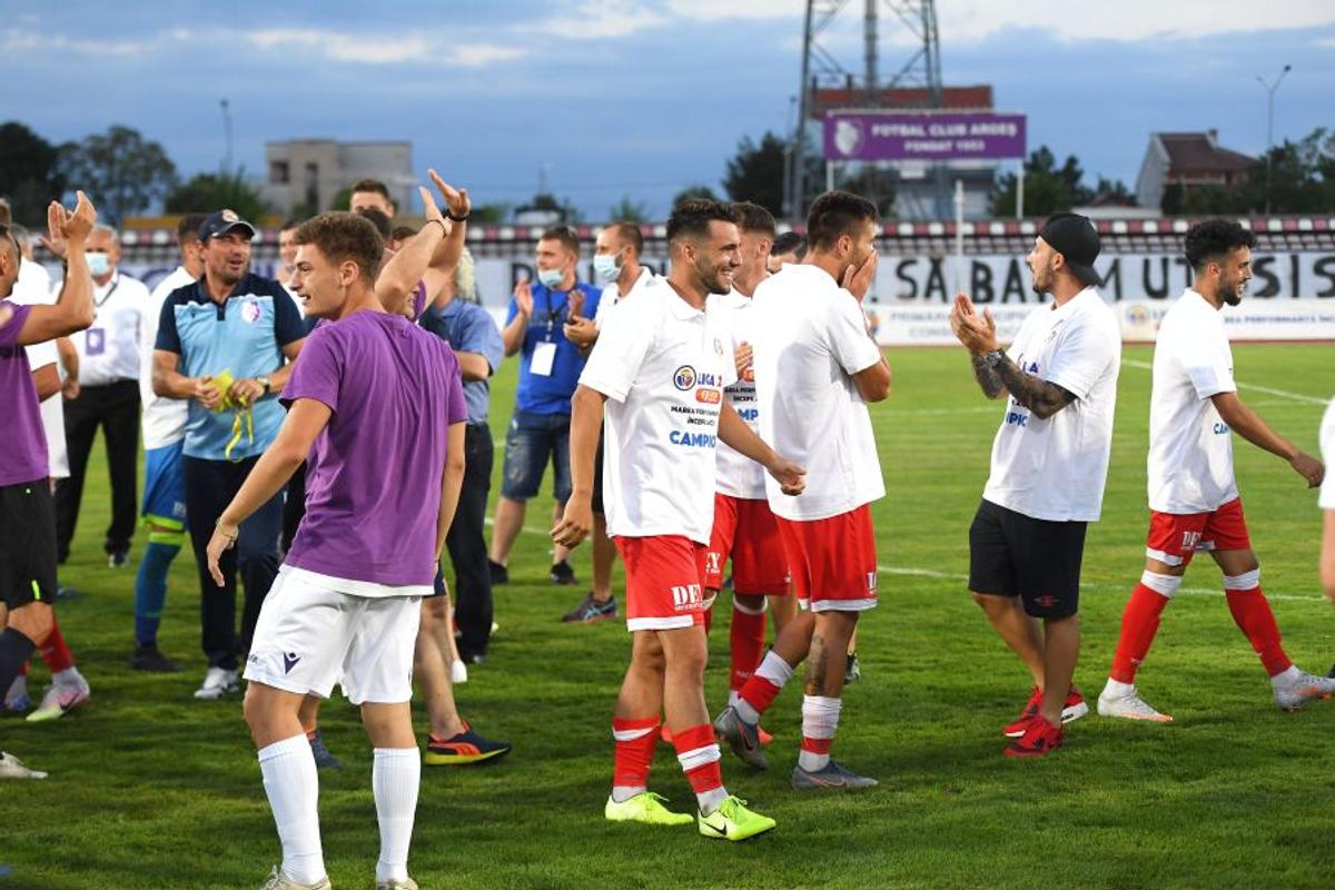FOTO Imagini FANTASTICE! FC Argeș și UTA au sărbătorit împreună promovarea în Liga 1