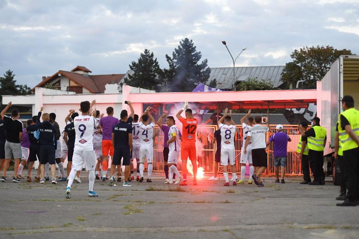 FOTO Imagini FANTASTICE! FC Argeș și UTA au sărbătorit împreună promovarea în Liga 1