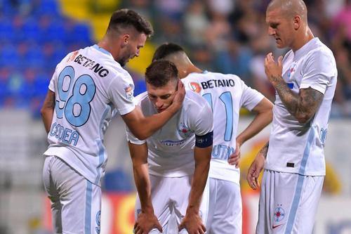 Zdenek Ondrasek (dreapta) este pe făraș la FCSB