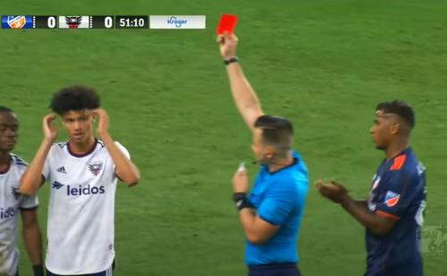 Cincinnati și DC United au remizat, scor 0-0, în MLS. Comentatorul partidei a oferit un moment amuzant în minutul 52, la eliminarea lui Moses Nyeman.