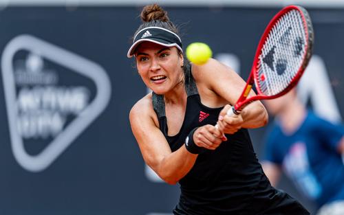 Româncele Evelyne Christelle Atticia Tiron (22 de ani) și Elena Gabriela Ruse (23 de ani, 107 WTA) au fost eliminate în primul tur la Winners Open, singurul turneu WTA organizat pe teritoriul României.