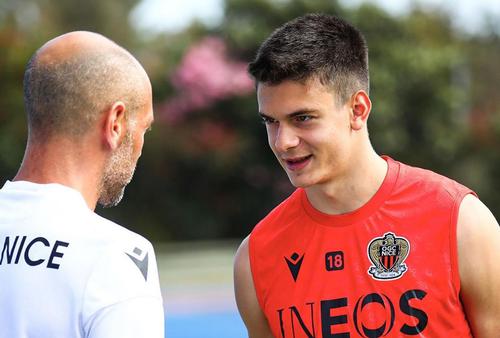 Rareș Ilie (19 ani) va avea colegi cu nume la Nice. Mijlocașul galez Aaron Ramsey (31 de ani) a fost deja prezentat, iar transferul portarului Kasper Schmeichel (35 de ani) este iminent.