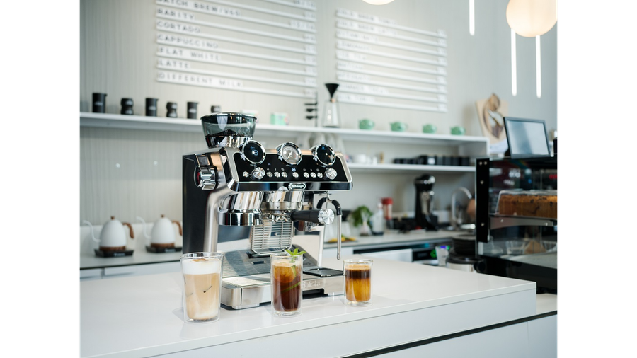 Descoperă arta preparării cafelei cu extracție la rece cu ajutorul espressorului manual De'Longhi La Specialista Maestro