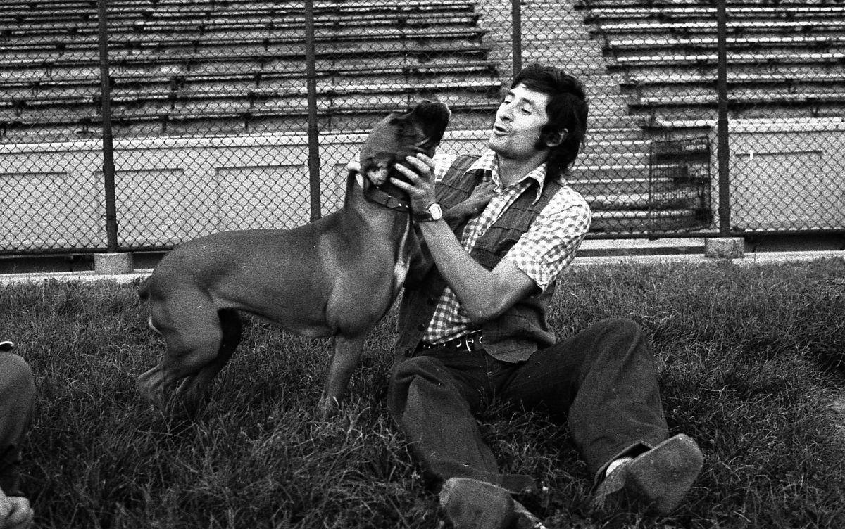 Cornel Dinu #75. Zece citate memorabile despre Misterul fotbalului românesc: „Ar fi putut juca oricând la marele Ajax!” + „Spumos, spontan, are un nemaipomenit simț al replicii”