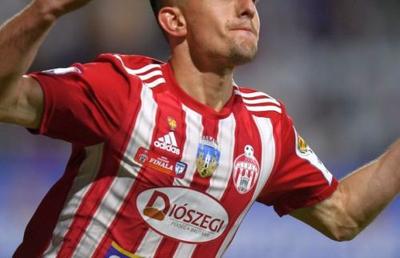Dezvăluiri din culisele negocierilor pentru transferul lui Marius Ștefănescu, jucător pentru care se luptă FCSB și Rapid: „I-am trimis un mesaj cu propunerea noastră”