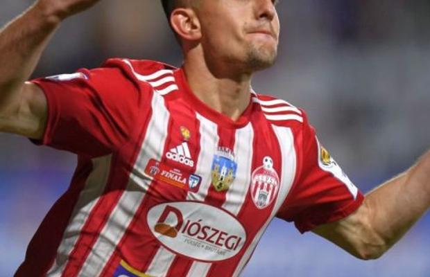Dezvăluiri din culisele negocierilor pentru transferul lui Marius Ștefănescu, jucător pentru care se luptă FCSB și Rapid: „I-am trimis un mesaj cu propunerea noastră”