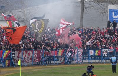 3.000 de dinamoviști la Mediaș, în prima deplasare din Superliga: „Vânzarea biletelor la peluze s-a oprit, iar «câinii» deja încep să cumpere bilete la T1”