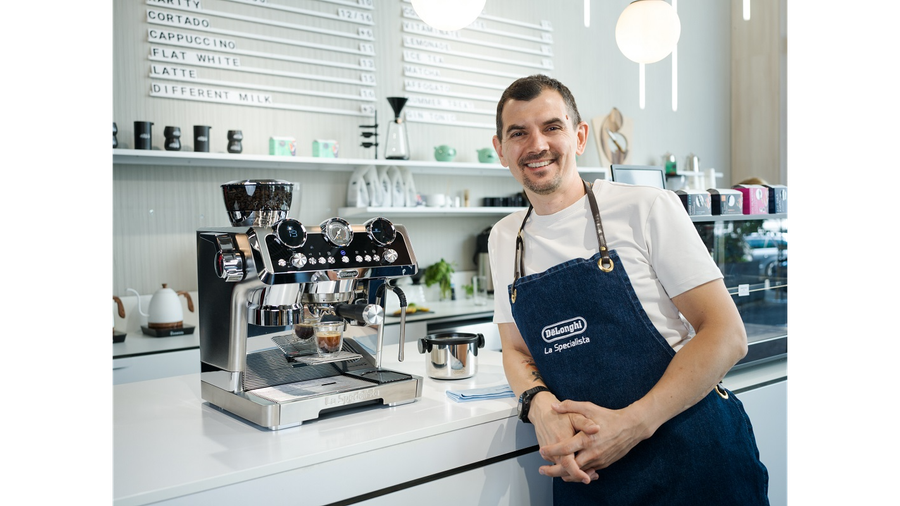 Descoperă arta preparării cafelei cu extracție la rece cu ajutorul espressorului manual De'Longhi La Specialista Maestro