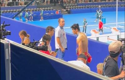 Chinezul Pan Zhanle, rivalul lui David Popovici, a revenit azi în bazin la Jocurile Olimpice » Imediat după interviu, agenții doping l-au luat în primire