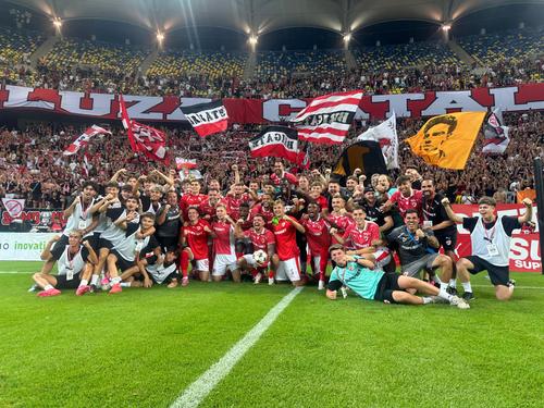 Poza cerută de Kopic. Bucuria celor de la Dinamo după victoria cu FCSB/ foto: Ionuț Iordache (GSP)