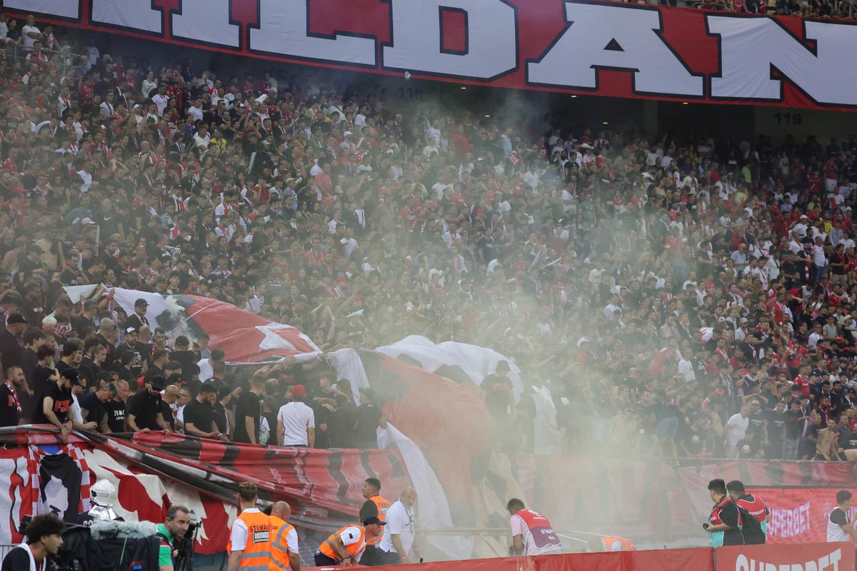 Scenografia fanilor dinamoviști la derby-ul cu FCSB / Foto: GSP