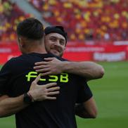 Jucătorii lui Dinamo și FCSB au ieșit pentru inspecția gazonului // Foto: Ionuț Iordache GSP