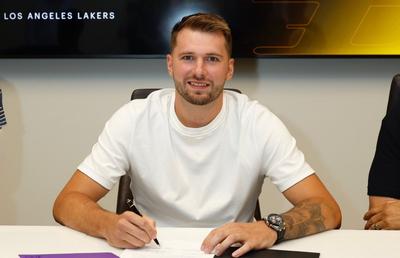 Luka Doncic a semnat o înțelegere în valoare de 165 de milioane de dolari cu Los Angeles Lakers: „Să joc pentru acest oraș e o onoare”