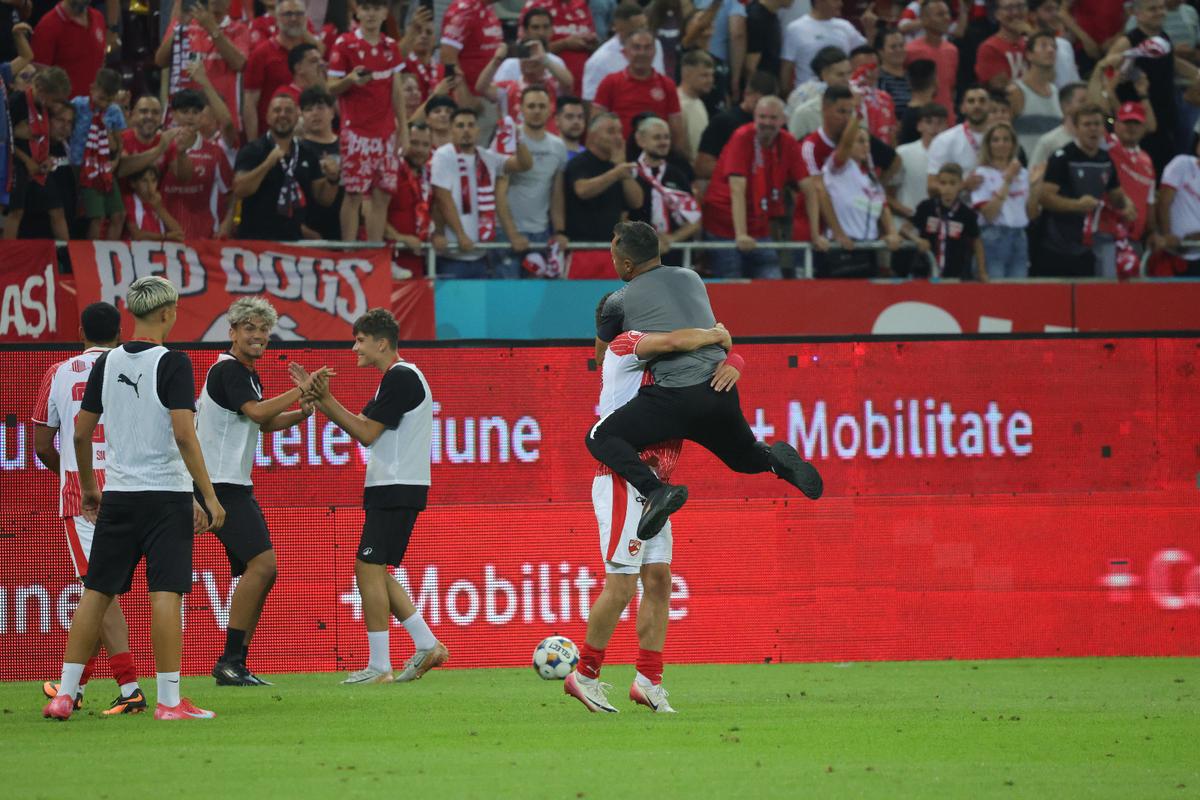 Bucuria celor de la Dinamo după victoria cu FCSB