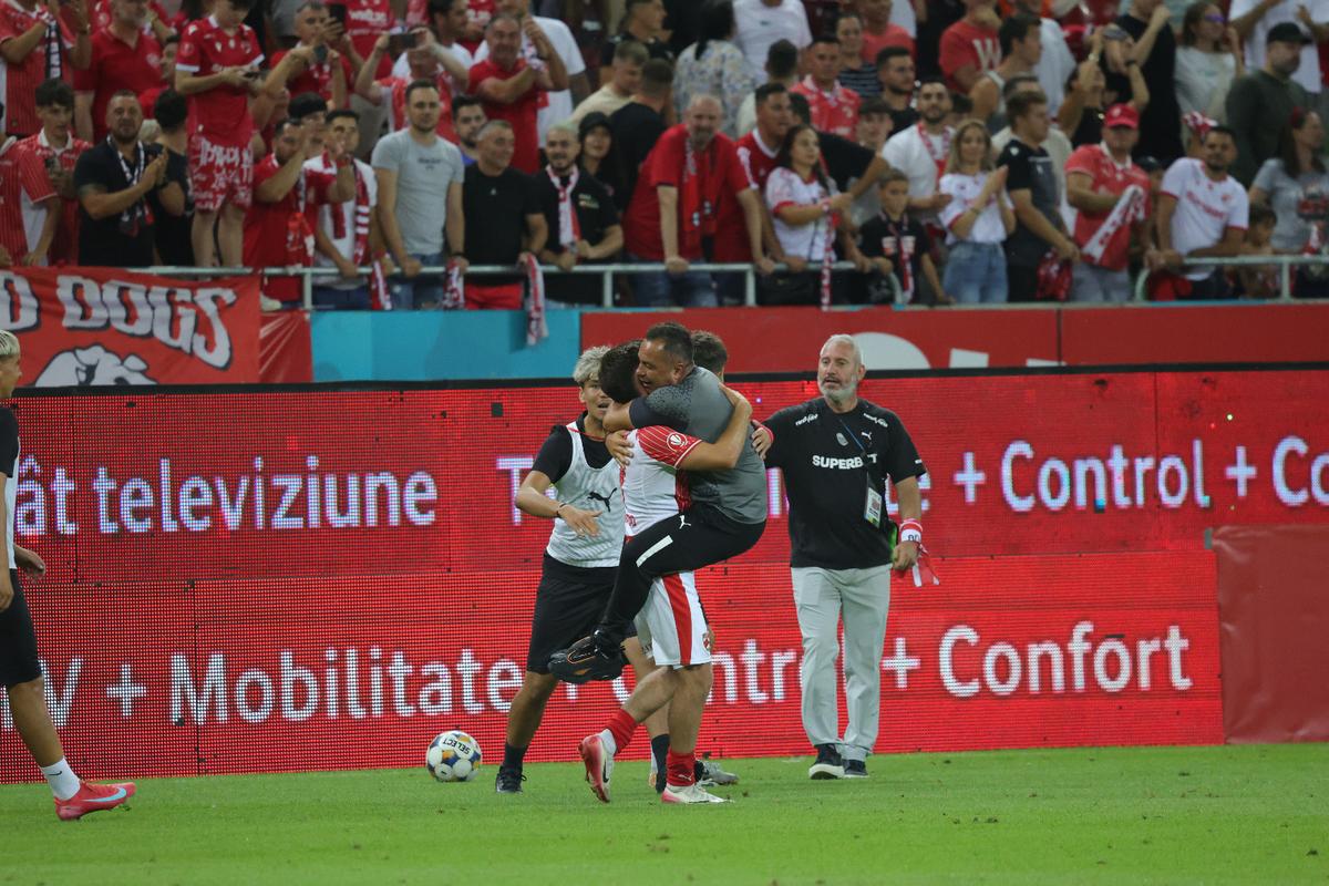Bucuria celor de la Dinamo după victoria cu FCSB