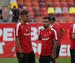 Jucătorii lui Dinamo și FCSB au ieșit pentru inspecția gazonului // Foto: Ionuț Iordache GSP