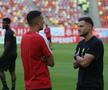 Jucătorii lui Dinamo și FCSB au ieșit pentru inspecția gazonului // Foto: Ionuț Iordache GSP