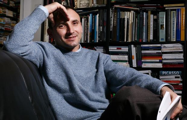 Poetul Robert Șerban: „Am fost nebun după baschet, în liceu jucam ore în șir, până nu mai vedem coșul”