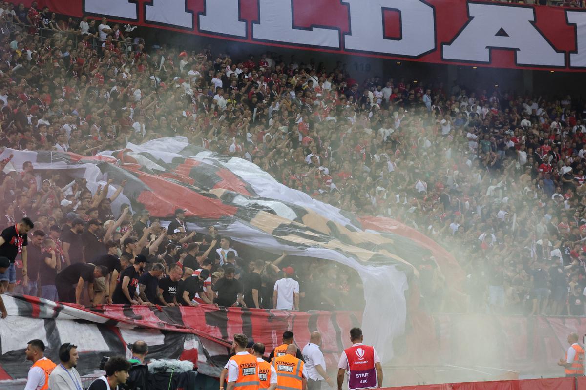 Scenografia fanilor dinamoviști la derby-ul cu FCSB / Foto: GSP