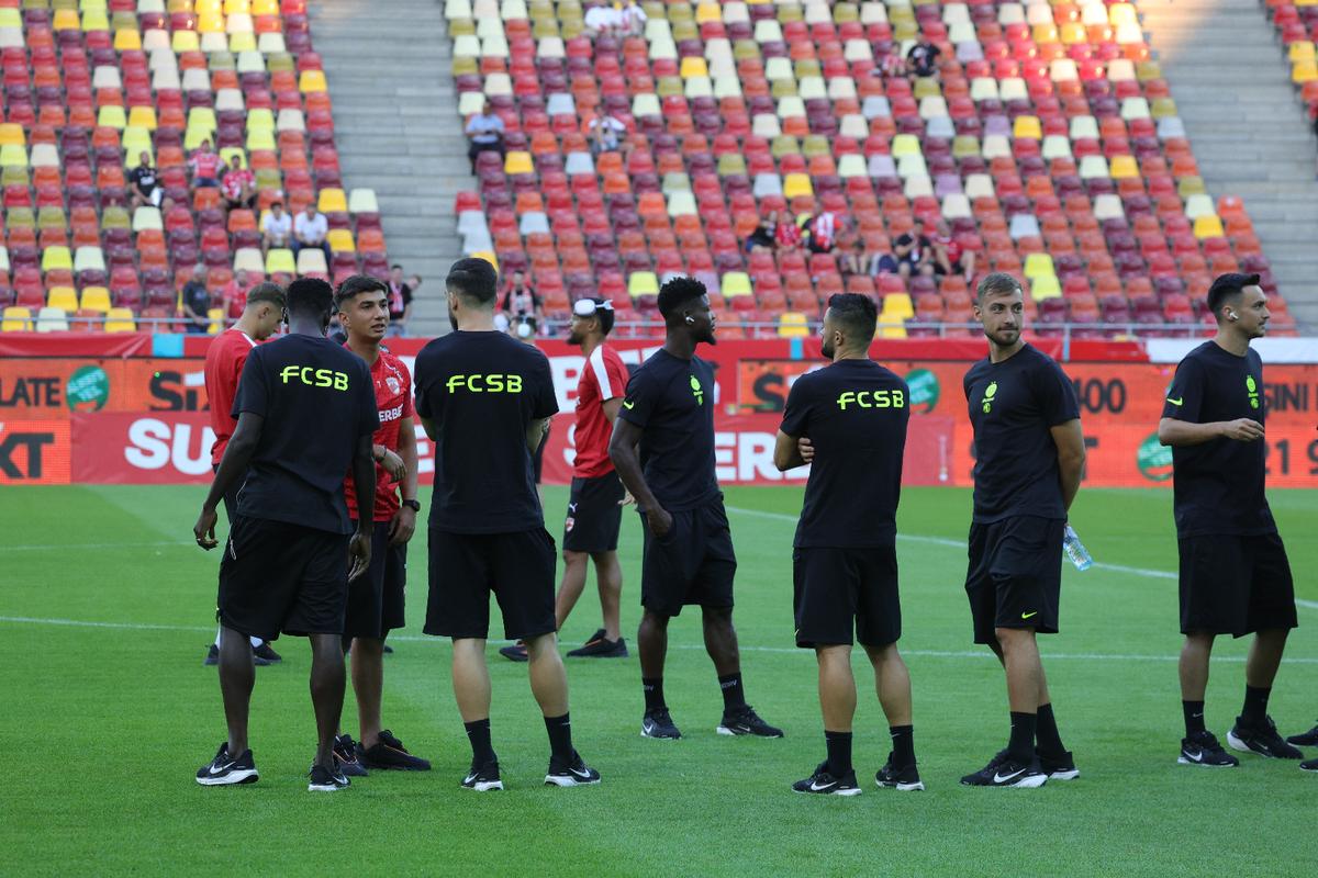 Dinamo - FCSB, imagini de încălzire: cum au fost primiți Politic și Musi de foștii colegi