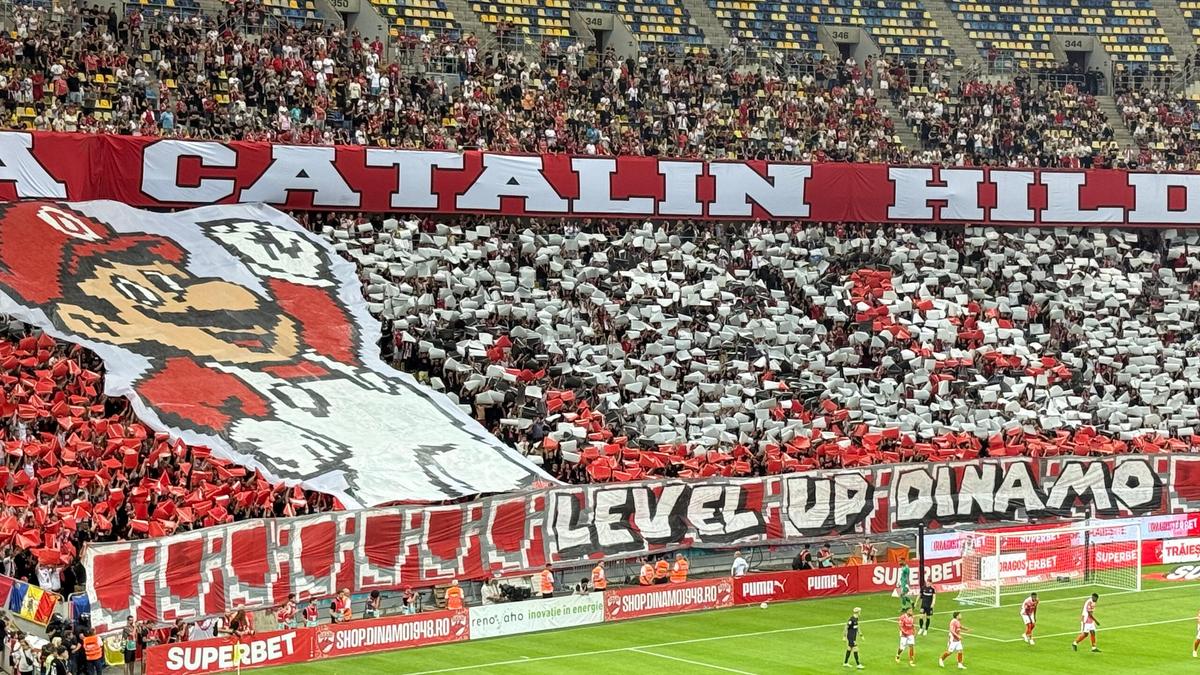 Scenografia fanilor dinamoviști la derby-ul cu FCSB / Foto: GSP