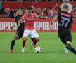 Armstrong, în duel cu Radunovic/ Dinamo - FCSB // foto: GSP