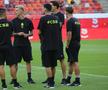 Jucătorii lui Dinamo și FCSB au ieșit pentru inspecția gazonului // Foto: Ionuț Iordache GSP