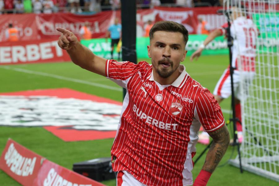 Danny Armstrong, în Dinamo - FCSB, foto: Ionuț Iordache (GSP.ro) Are 214 goluri în Liga 1 și îi vrea postul schimbat la Dinamo: „Ascultă-mă, bă, mor de el!”