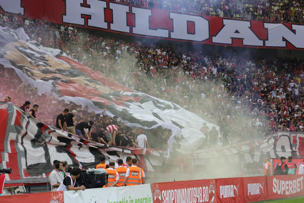 Scenografia fanilor dinamoviști la derby-ul cu FCSB / Foto: GSP
