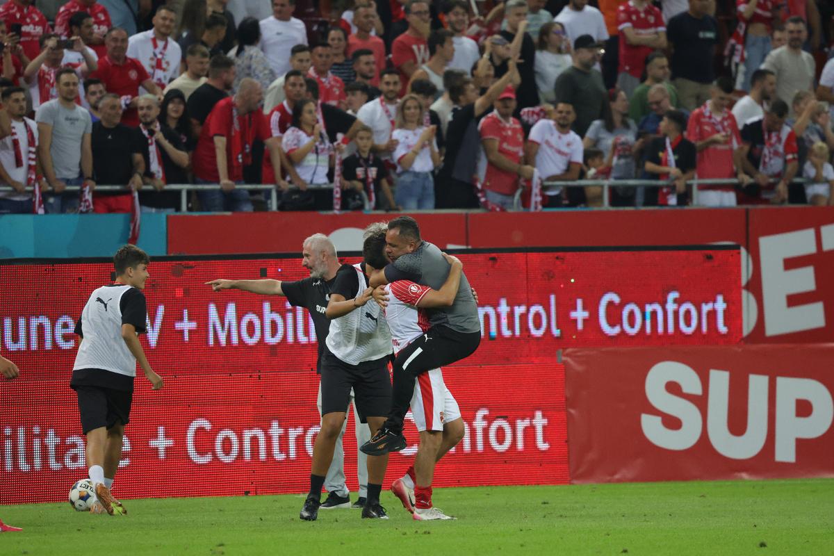 Bucuria celor de la Dinamo după victoria cu FCSB