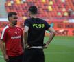 Jucătorii lui Dinamo și FCSB au ieșit pentru inspecția gazonului // Foto: Ionuț Iordache GSP