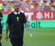 Jucătorii lui Dinamo și FCSB au ieșit pentru inspecția gazonului // Foto: Ionuț Iordache GSP